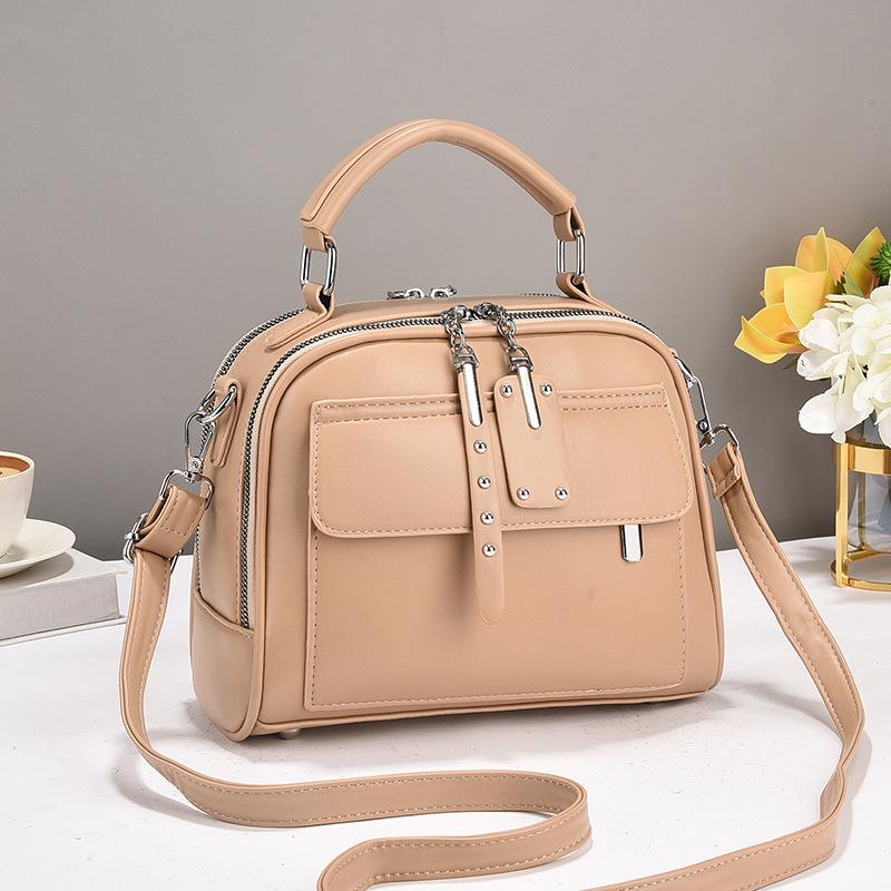 2026 new atmospheric women's portable messenger bag simple and versatile multi-layer large-capacity commuting small square women's bag