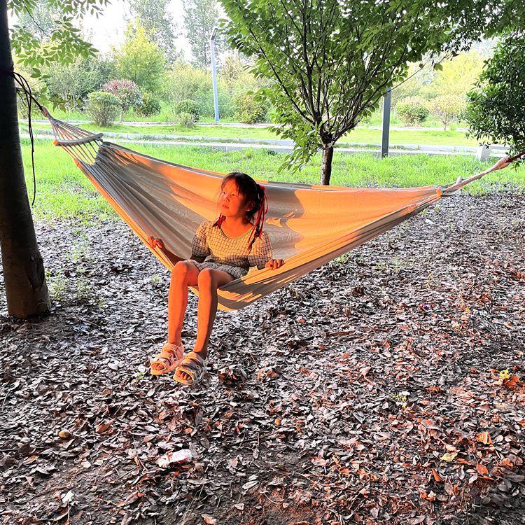 Hängemattenblätter für den Außenbereich, doppelte Schaukeln für drinnen und draußen, Hängematten für Erwachsene und Kinder, verdicktes Segeltuch, einfarbig