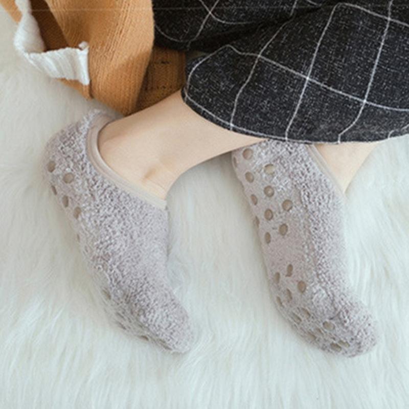 Grip Fuzzy Socks for Women Thick Warm Slipper Socks Soft Fuzzy Hospital Socks with Grip Soft Home Sleeping Socks