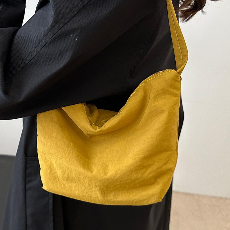High end Underarm Bag for Women with Large Capacity New Autumn and Winter Canvas Shoulder Bag for Women with Niche Cloth Bag Bucket Bag
