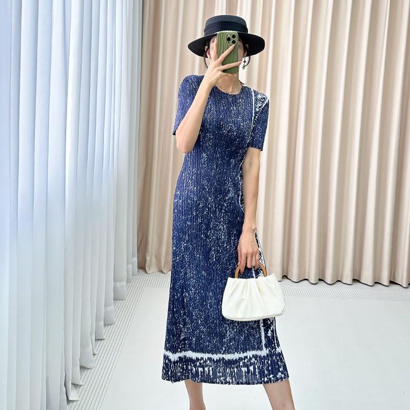 Womens Vintage Inspired Short Sleeve Pleated A-Line Maxi Dress With Geometric Print Relaxed Waist Deep Blue