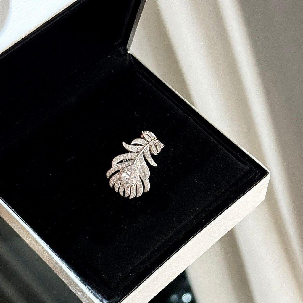 Zirconia Feather Metal Ring: High-End Korean Style, Simple and Trendy Versatile Women's Jewelry.