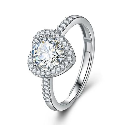 Women's Heart-Shaped Hollow Ring 1 Karat Imitation Moissanite Love Heart-Shaped Ring