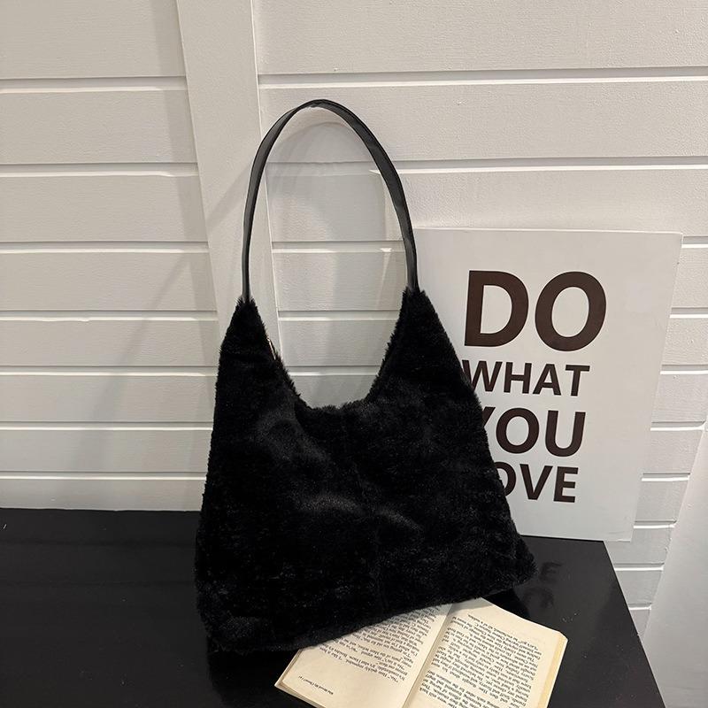 Retro plush large-capacity new autumn and winter fashionable commuter shoulder bag minimalist style fashion
