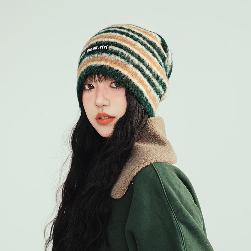 

Ретро полосатая плюшевая шапка с отворотом женская осенне-зимняя теплая для большой окружности головы свободная холодная шапка, подчеркивающая лицо, маленькая вязаная шерстяная шапка Adult average size зелёный