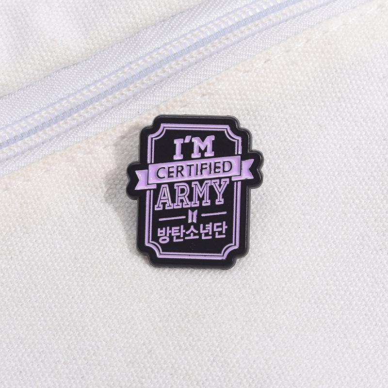 BTS Spilla "SONO UN ARMY CERTIFICATO", Spilla Metallica per Fan ARMY dei Bangtan Boys, Distintivo da Bavero Kpop per Zaino e Abbigliamento