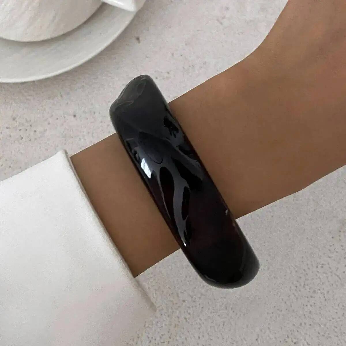 SHIXIN 4 Styles Stackable Glossy Metal Acrylic Bracelet for Women Punk Geometry Irregular Resin Wide Bracelet Open Spring Bangle коричневый