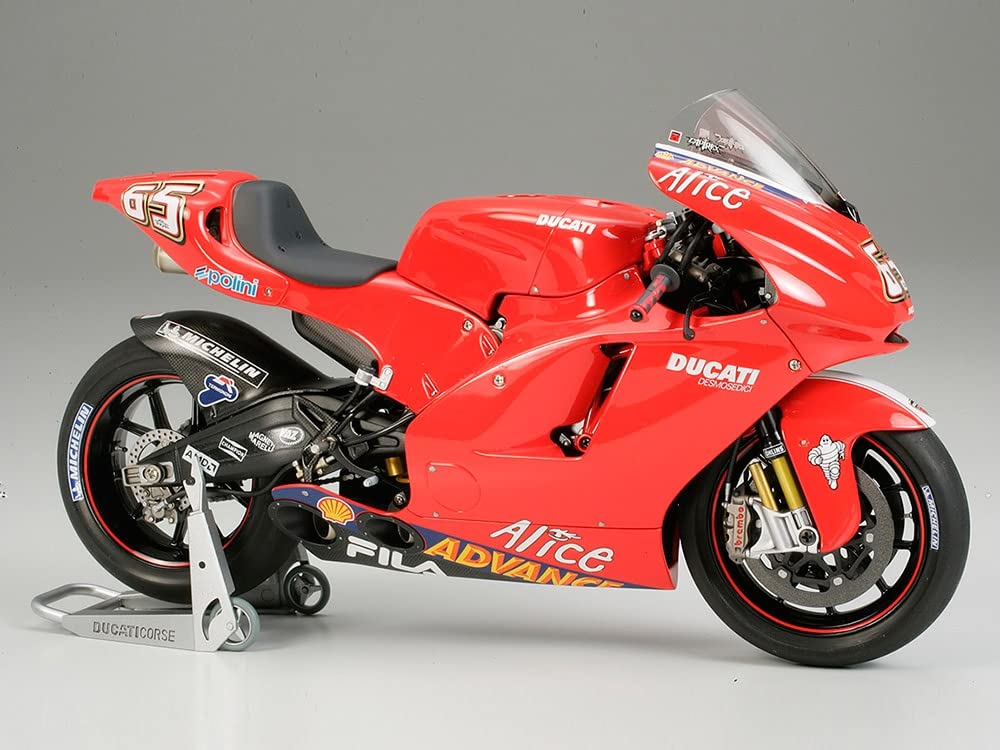 Plastikový model motocyklu Tamiya Ducati Desmosedici 14101 č. 101 v měřítku 1:12.