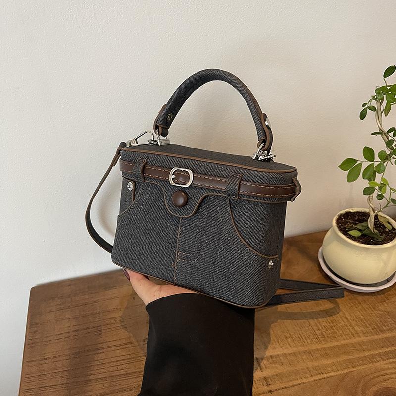 

Fashion portable box bag women s high sense niche retro armpit bag large capacity casual shoulder messenger bag чорний