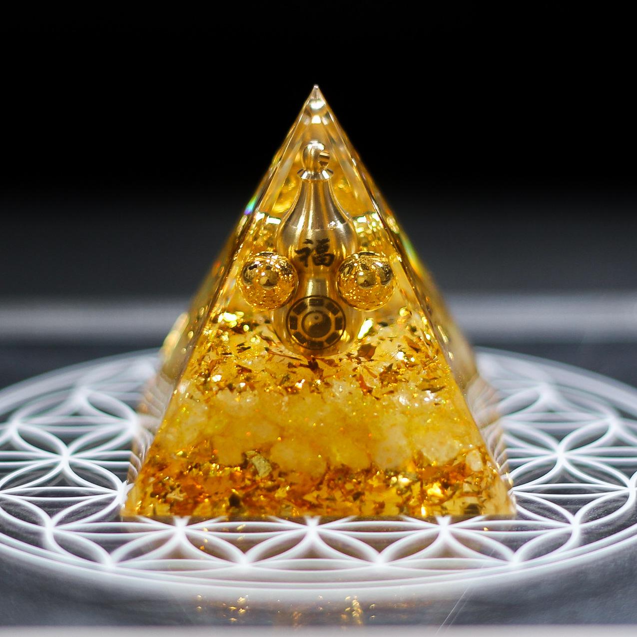 Crystal Crushed Stone Pyramid Epoxy Resin Ornament - Home Decor Handicraft