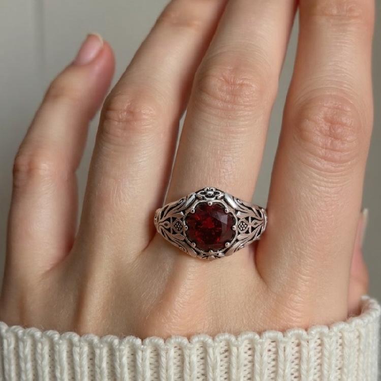 Roter Edelstein Gotischer Stil Ring Für Damen Herren Punk Mode Schmuck Retro Design Legierung Gefertigt Komfort Passform Bandgröße 7