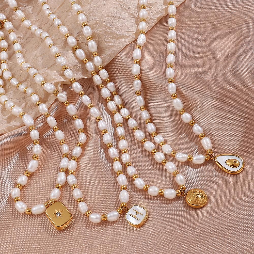 Non-beaded Freshwater Pearl Pendant Necklace Stainless Steel Gold-plated Necklace Light Luxury Jewelry