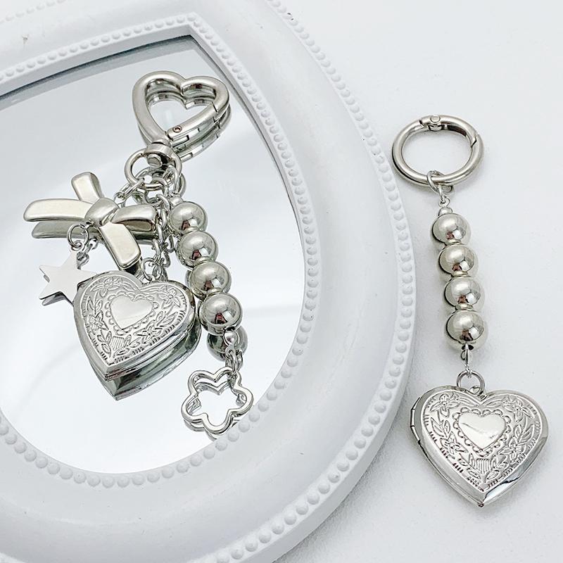Exquisite Heart Bow Beaded Keychain Fashionable Heart Photo Frame Keychain Creative Backpack Decoration Accessories Gifts