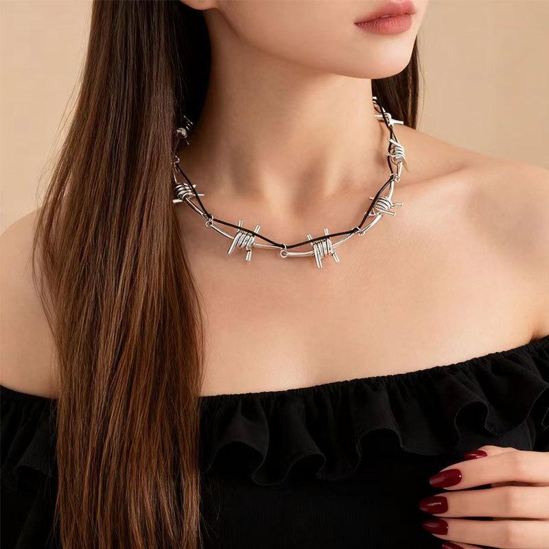Dark Wind Winding Thorns Rivets Punk Necklace Light Luxury Personalized Collarbone Chain Simple Niche Item Decoration