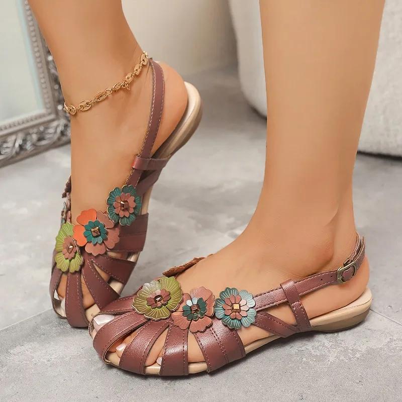 Fashion 2025 New Summer Women's Vintage Ethnic Floral Buckle Low Heel Sandals Casual Leather Shoes Retro Style Closed Toe Sandalszapatos