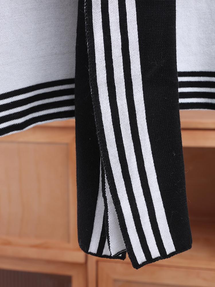 Black And White Striped Square Knitted Shawl, Double-Sided Jacquard Shoulder Guard False Collar, Paired With A Shirt And A Coat