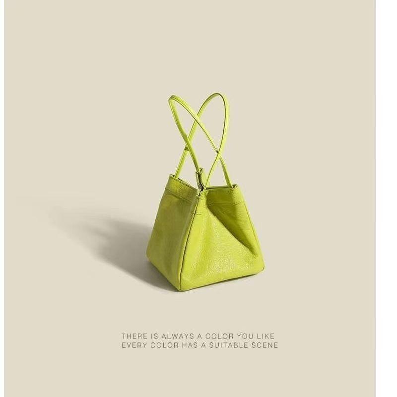 Pu Water Bucket Bag For Women With Lock Closure And Cotton Lining Perfect For Daily Use