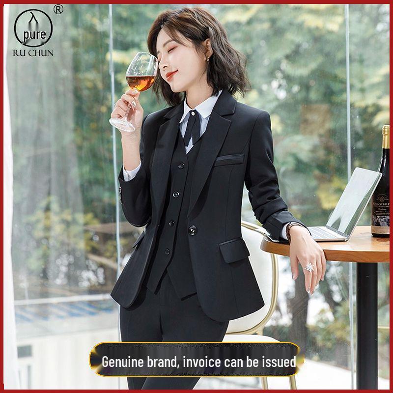 Elegant Black Women's Slim Fit Business Suit for Professional Settings