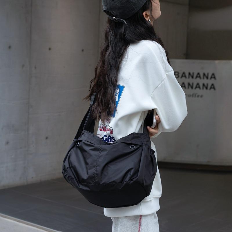 Bag women's bag new messenger bag tote bag waterproof dumpling bag men's sports large-capacity shoulder bag