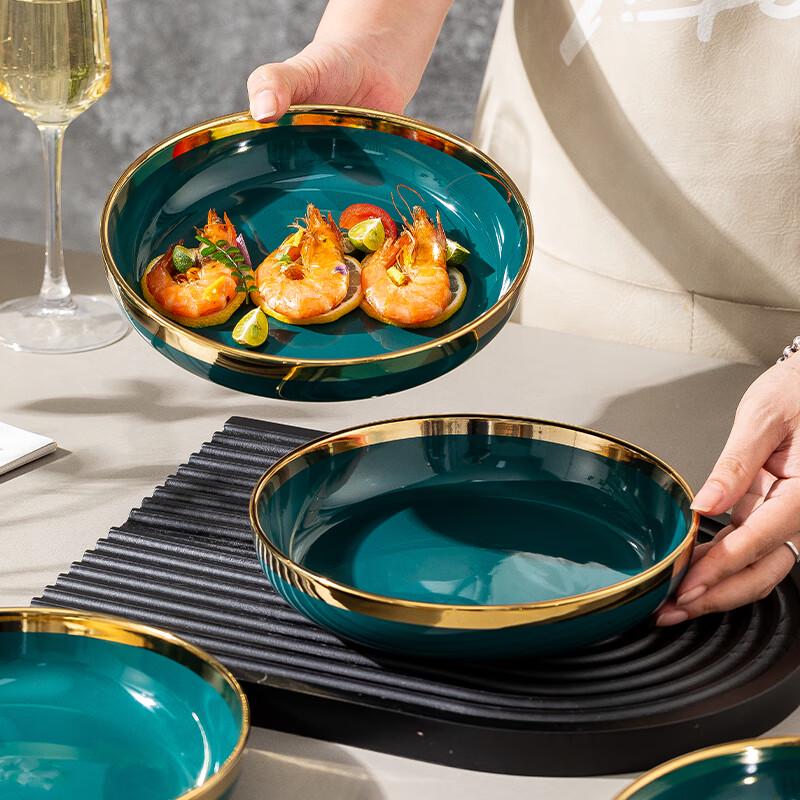 Assiette à dîner en céramique style nordique avec bordure dorée