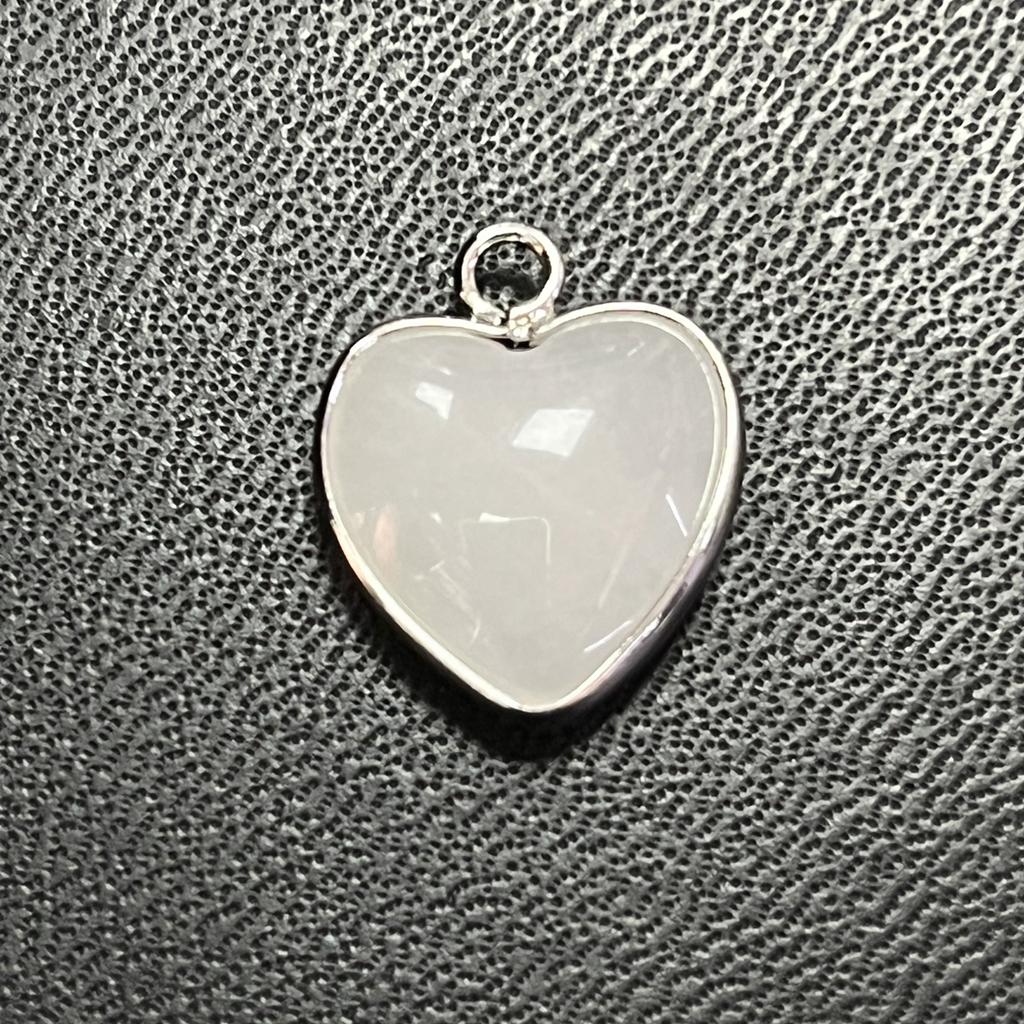 2 Stück, Energie Naturstein Anhänger mit silberfarbenem Rand, Spirituelle Heilung Kristall Herz Edelstein Charms für Schmuckherstellung DIY Basteln 15mm