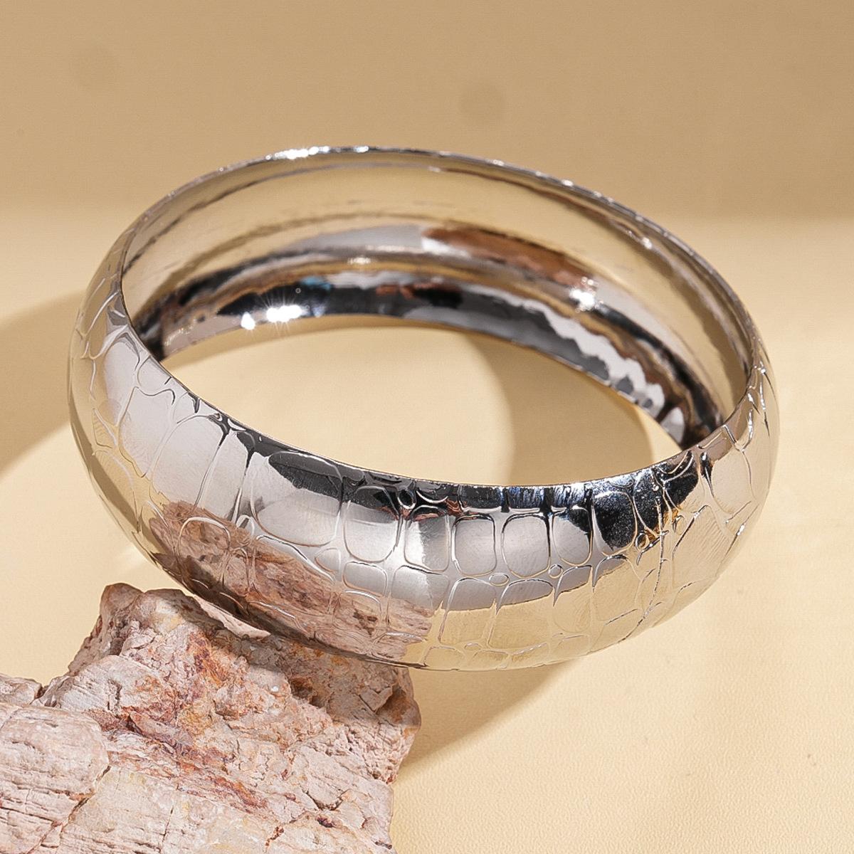 

Metal snake pattern snake scale bracelet personality exaggerated bracelet fashion jewelry
