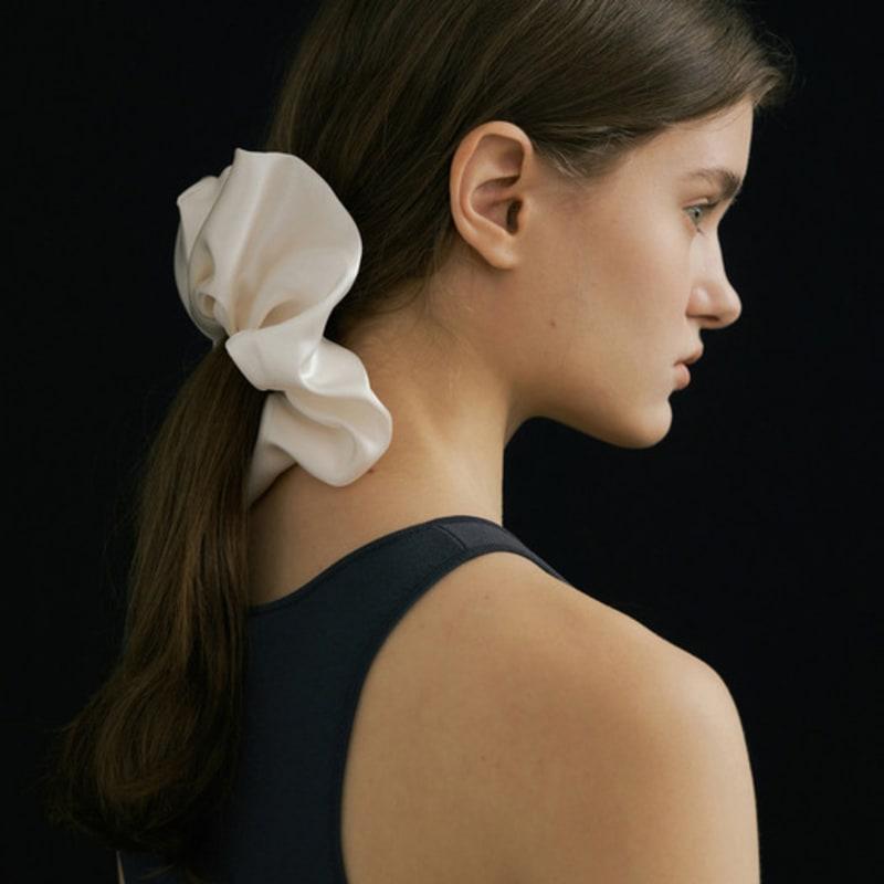AVVINA PELLE Silk Scrunchie (L) - Cream