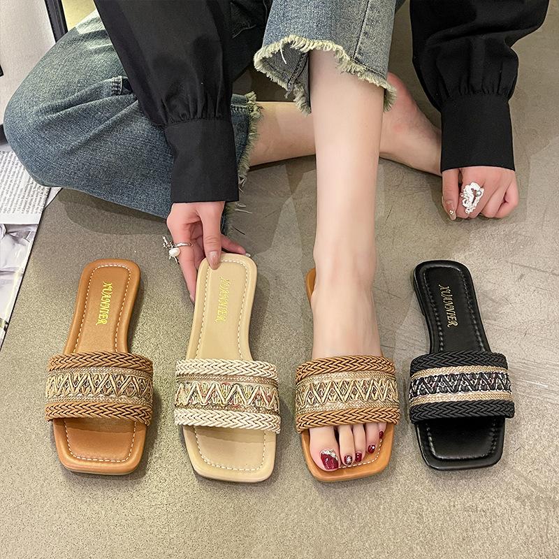 Girl flat bottom one-word drag year summer new models go out retro ins trendy temperament versatile large size slippers women