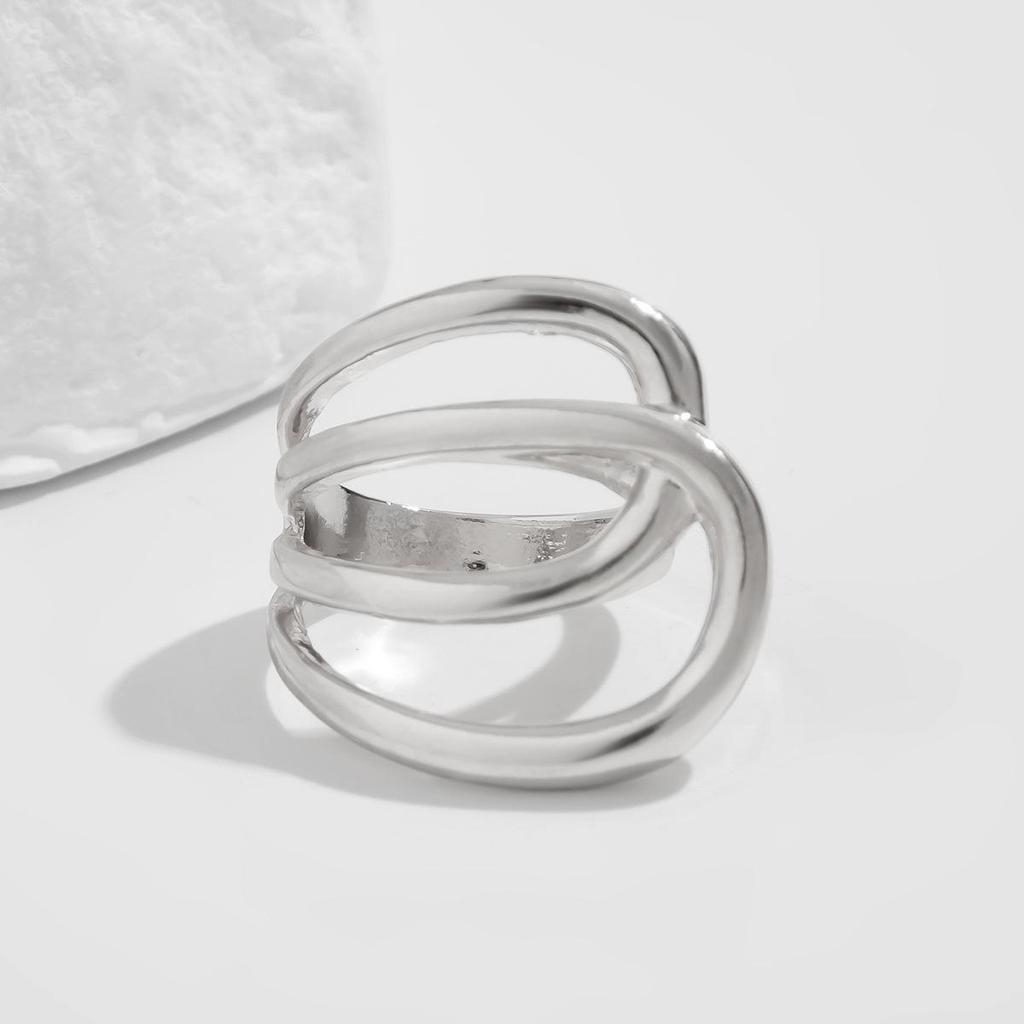 Enkelt Geometri Legeringsarmbåndsett Uregelmessig Linje Blank Fjærarmbånd Mote Pendler Fest Passer for Kvinner