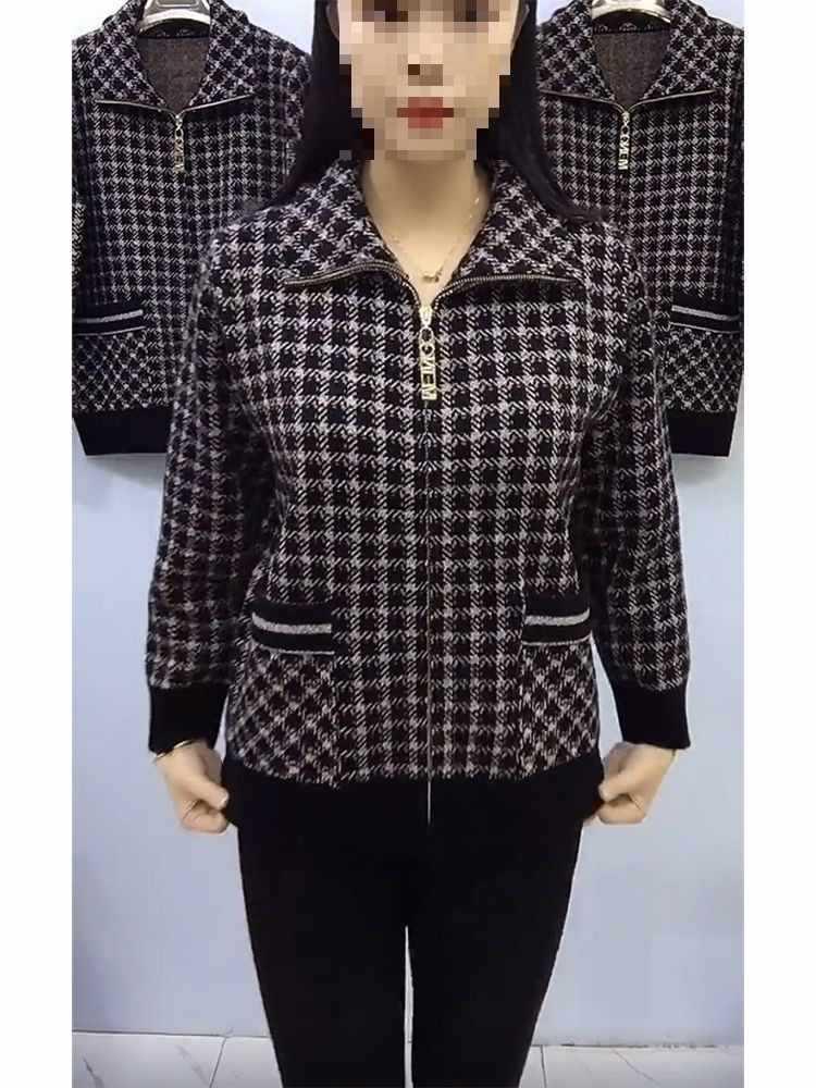 Plus-Size Women's Thick Velvet Jacket with Zipper for Autumn/Winter - Ideal for Middle-Aged and Elderly Moms