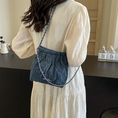 A Solid Color Cloth Bag Shoulder Bag, Can Be Carried Across the Body, Fashion Popular Style, To Meet the Daily Commute for Women