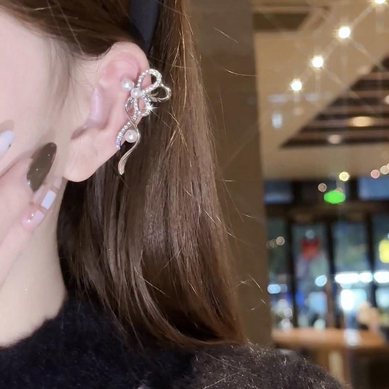 Luxurious Zirconia Pearl Hollow Ear Clip for Women: Exquisite High-End Cartilage Earring