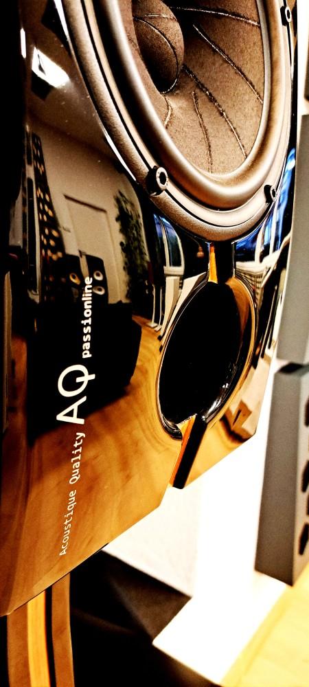 Acoustique Quality PASSION TEEN - Zweibahnige Regallautsprecherbox mit 160W Leistung, Furnier NUSSBAUM, Front Lack SCHWARZ, Acoustique Quality