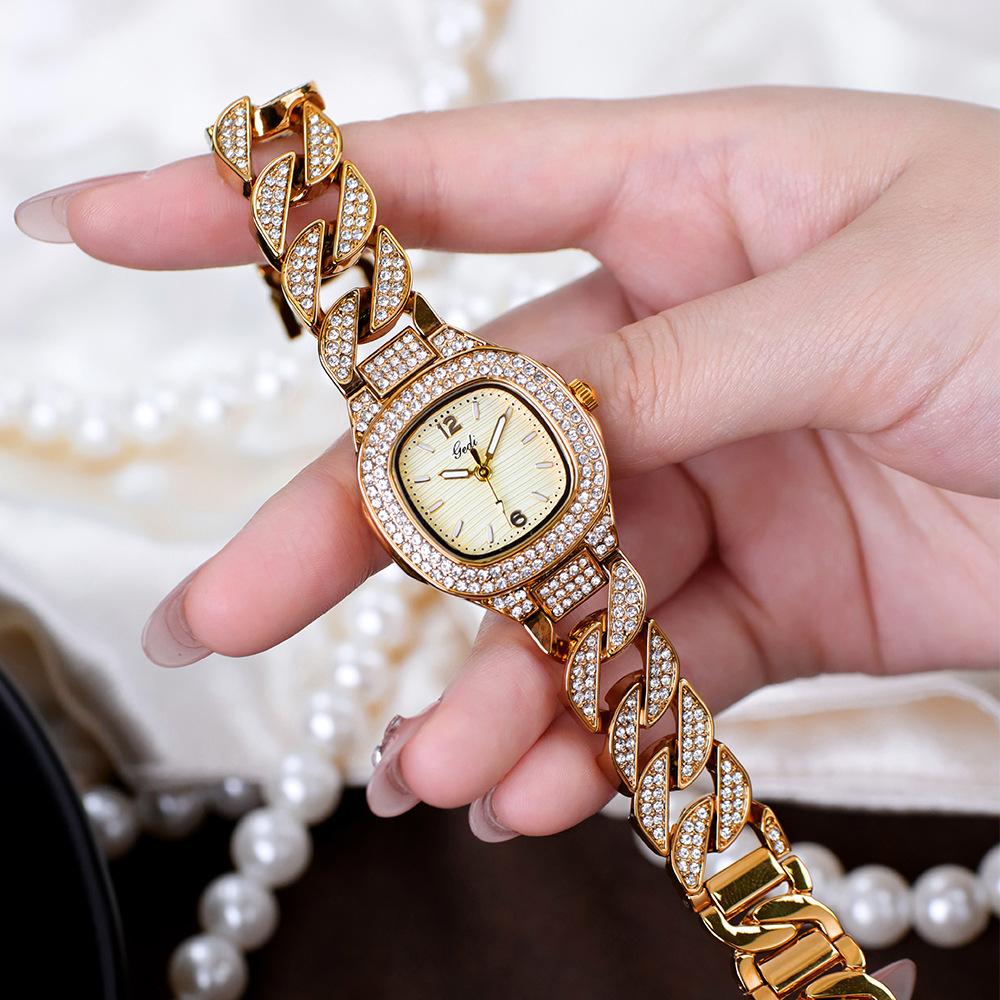 Light Luxury Exquisite Full Diamond Bracelet Watch Women'S Fashion Trend Shiny Gypsophila Personality Quartz Watch