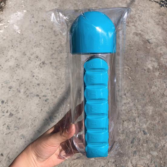 Pastillero Portátil Vaso de Agua 2 en 1 Botella de Agua con Organizador de Pastillas de 7 Días Fácil Montaje Vaso Recordatorio Diario de Pastillas para Viajes Hogar Trabajo Uso al Aire Libre
