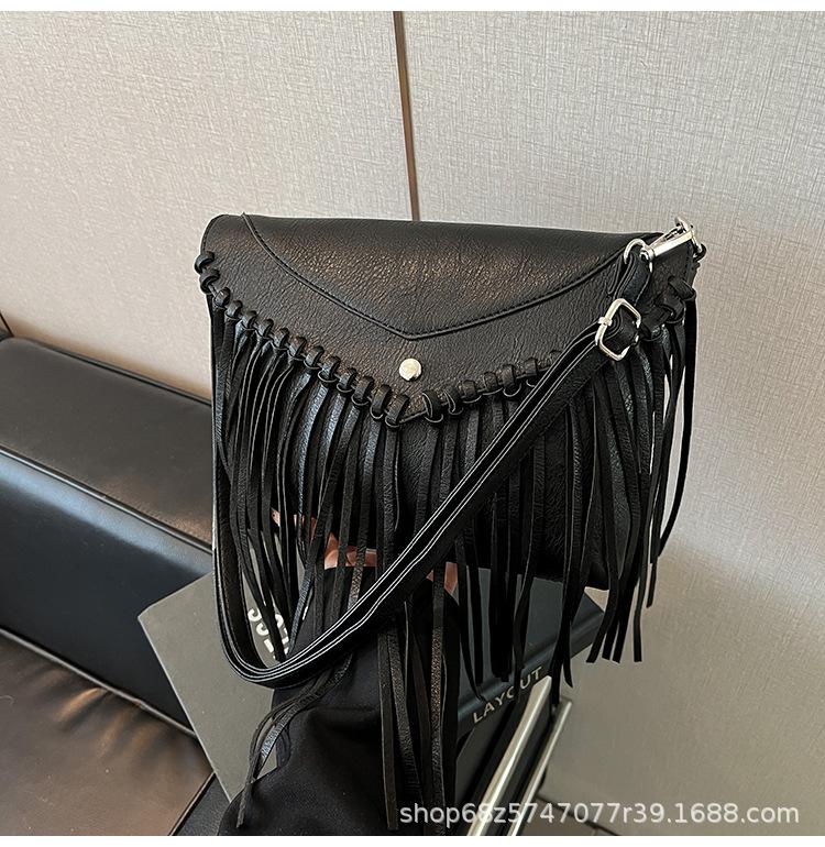 

Retro high-end envelope bag women s bag 2025 new fashion fringed small square bag large capacity one-shoulder crossbody bag trend чёрный