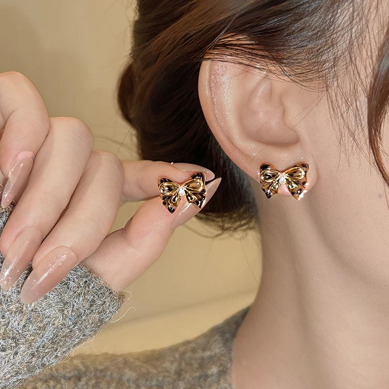 Korean Style Silver Diamond Bow Earrings: Elegant, Versatile, High-End Studs for Women