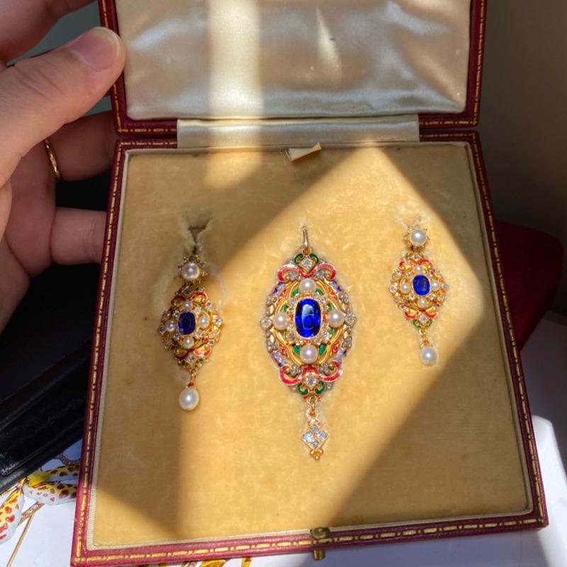 BELLA BOX Perłowy wisiorek Długie kolczyki Szafirowa emalia Antyczny zestaw dla kobiet