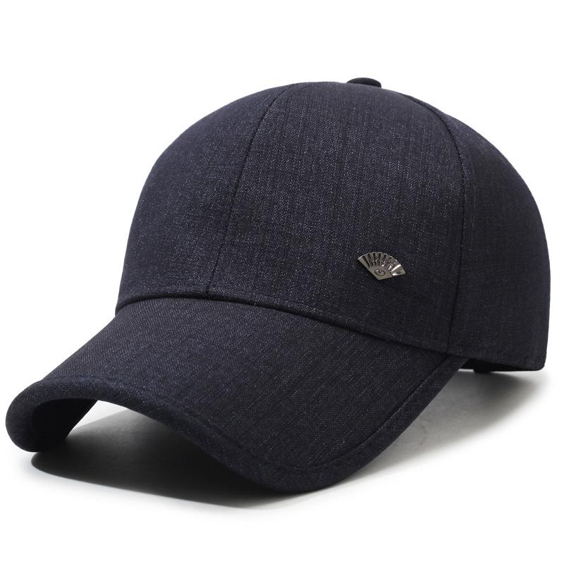 

Стильная и фактурная бейсболка с тонким акцентом темно-синий