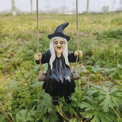 Halloweenská houpací socha ducha Pryskyřičná soška ducha psa čarodějnice na houpačce Venkovní závěsná ozdoba na strom pro zahradní terasu trávník dvorní dekor