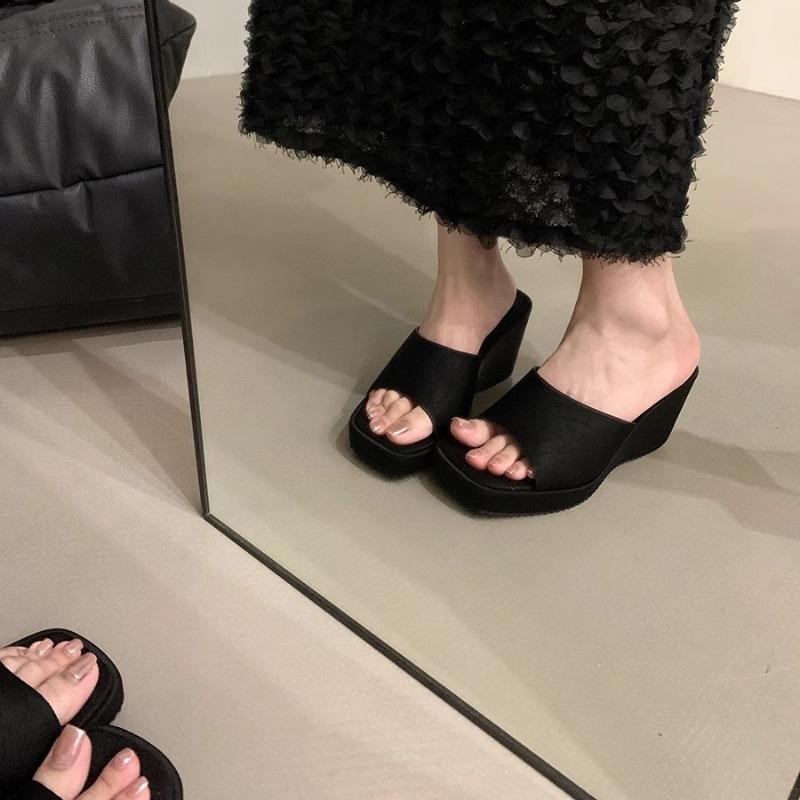 Haute couture version~ one-word slippers women's summer wear niche muffin bottom cool slippers black thick-soled heightening sandals