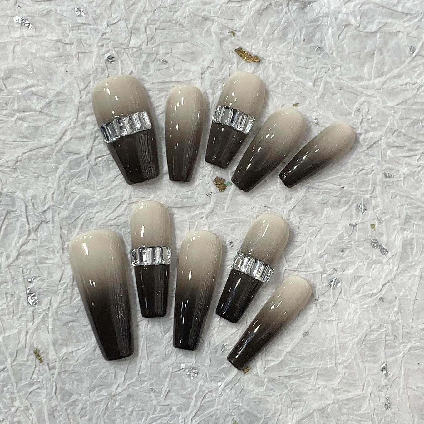 

Аэрограф Черный Продвинутый Градиент Квадратный Бриллиант M