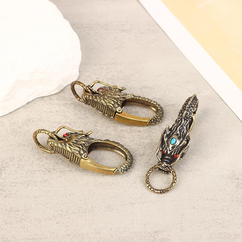 Pure Brass Red Eyes Dragon Head Keyrings Zodiac Dragon Keychain Vintage Muži Přezka v pase Přívěsek na klíče od auta Přívěsek na klíče Dárky Řemesla