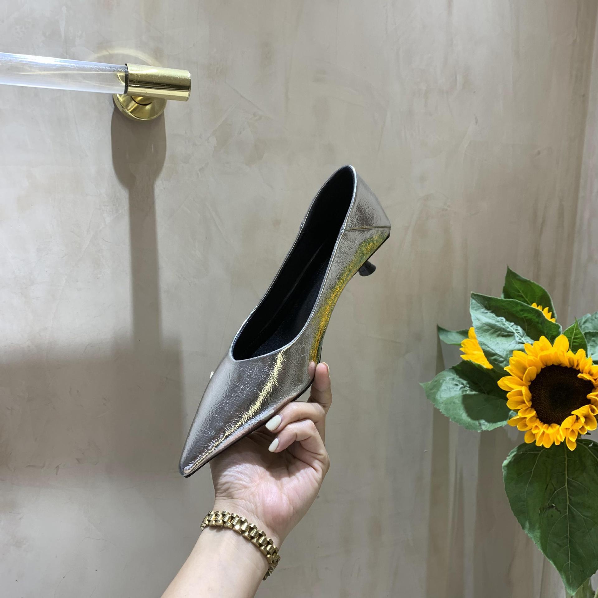 

Women s Nude Low-Heel Stiletto: Soft Leather, Pointed Toe, French Style Shoes for Gentle Skirt Pairing 35 серебряный