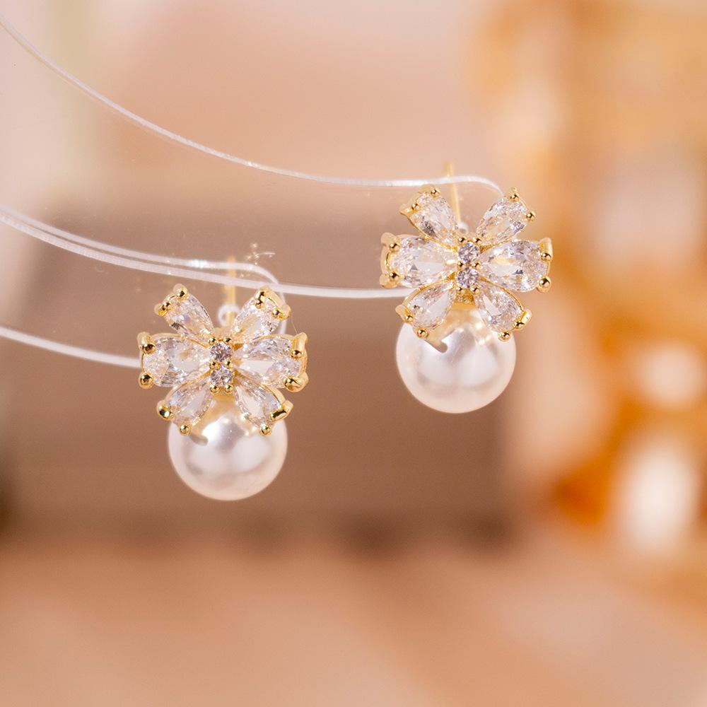 Simple Zircon Butterfly Earrings Light Luxury High-end Stud Earrings Temperament Fashionable Sweet Pearl Earrings Women