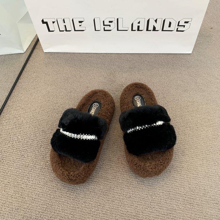 Retro rhinestone thick-soled fluffy slippers outer wear 2025 new small height increase comfortable and lightweight one-pedal slippers