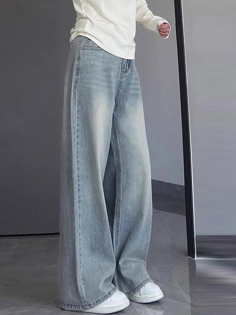 Light Color High Waist Wide Leg Jeans for Women - Plus Size Loose Fit, Slimming Straight Leg for Pear-Shaped Bodies, Autumn Collection.