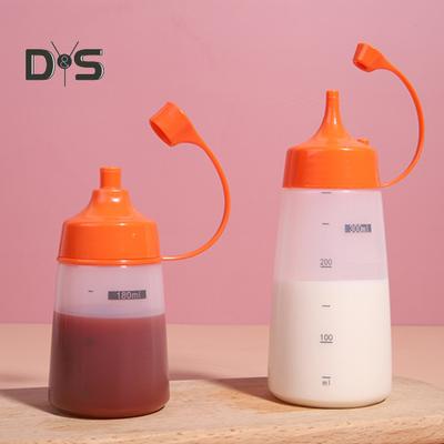Botella plástica práctica a prueba de fugas para apretar, escala transparente, botella de condimento de uso Simple