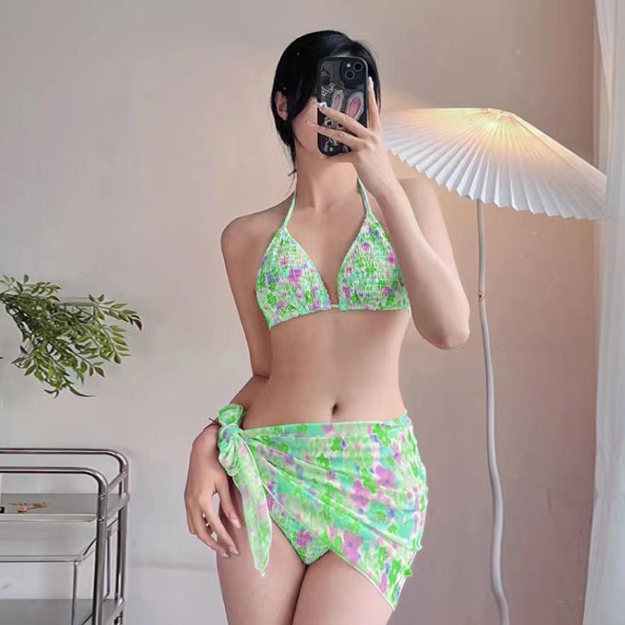New Girl Small Fresh Bikini Sexy Small Breasts Gather Fashion Printing Split Skirt Swimsuit Women's Three-piece Set