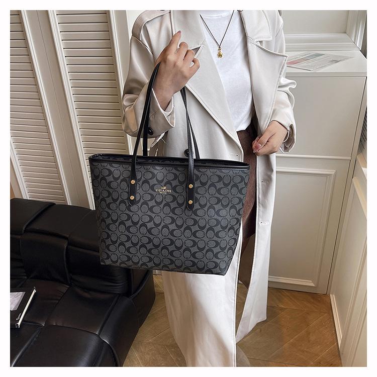 Women's Classic Floral Tote: Large Capacity, Fashionable Print, Versatile Shoulder or Underarm Bag